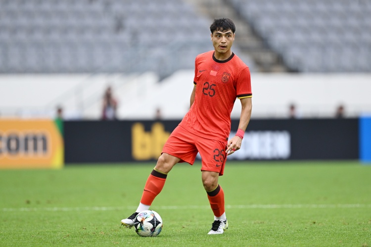 皇冠足球-吾米提江：我们这批球员完全有机会创造历史，要争取小组第一出线