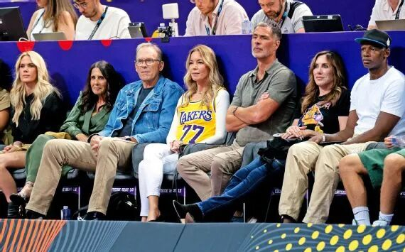 皇冠足球-巴斯家族内斗背后的政治风向|詹姆斯|珍妮|湖人|ESPN|珍妮-巴斯_新浪体育_新浪新闻