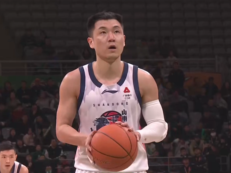 皇冠足球-山东男篮客场险胜辽宁，高诗岩关键三分+关键抢断，陈林坚太稳了